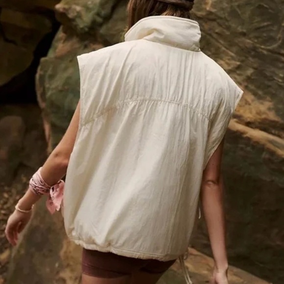 NWOT Free People Movement Off The Bleachers Vest- size MEDIUM - Picture 3 of 5